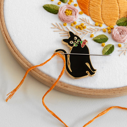 Black Cat Magnetic Needle Minder