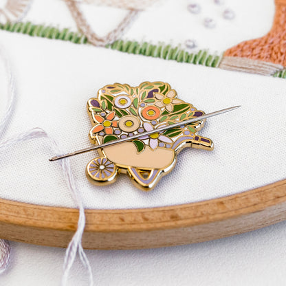 Spring Wheelbarrow Magnetic Needle Minder